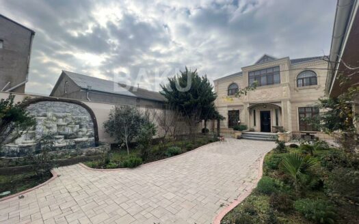 7 Room House / Villa for Sale in Baku