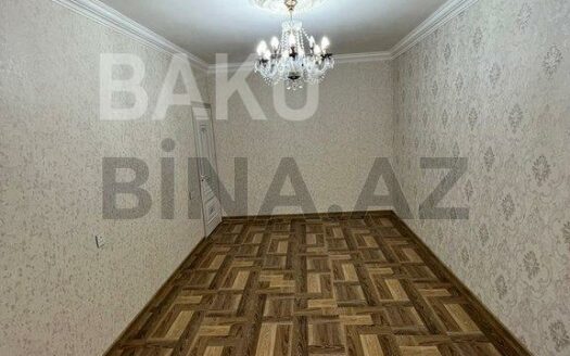 3 Room Old Apartment for Sale in Baku