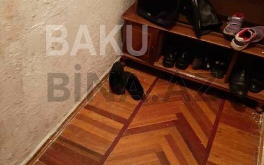 1 Room Old Apartment for Sale in Baku