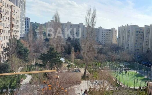 2 Rooms Old Apartment for Sale in Baku