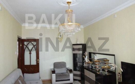 3 Room Old Apartment for Sale in Baku