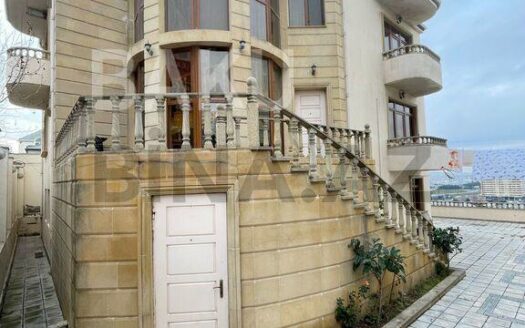 7 Room House / Villa for Sale in Baku