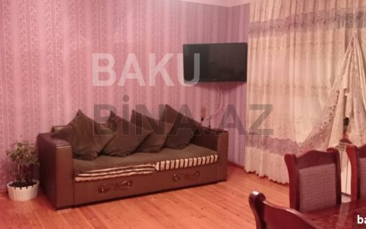 4 Room Old Apartment for Sale in Baku