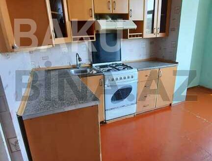3 Room Old Apartment for Sale in Sumgait