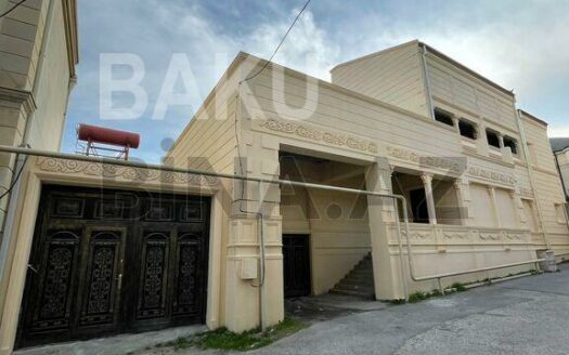 14 Room House / Villa for Sale in Baku