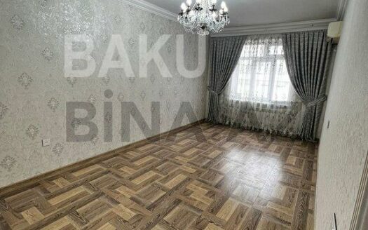 3 Room Old Apartment for Sale in Baku