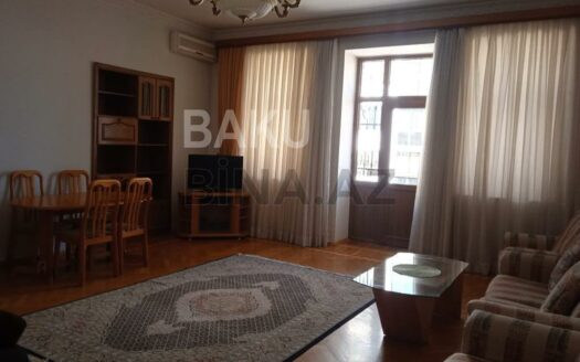 2 Rooms Old Apartment for Sale in Baku