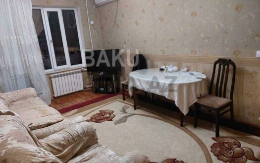 3 Room Old Apartment for Sale in Baku