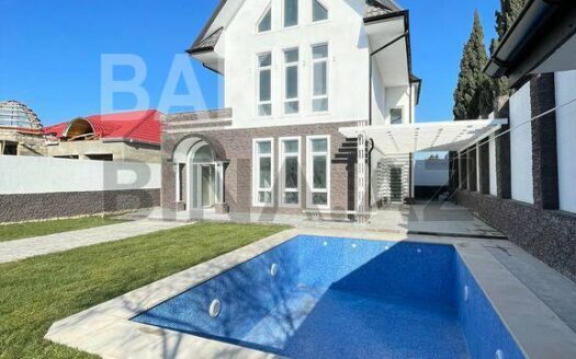 5 Room House / Villa for Sale in Baku