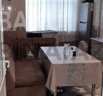 3 Room Old Apartment for Sale in Baku