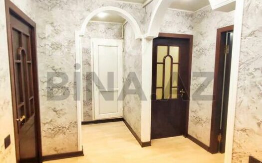 3 Room Old Apartment for Sale in Baku