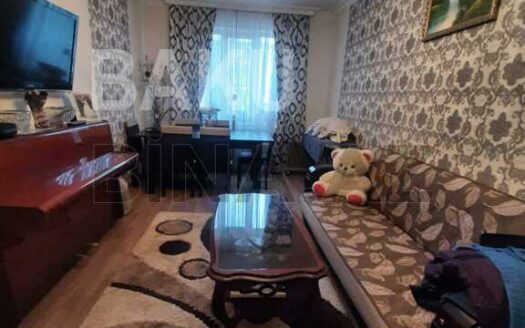 3 Room Old Apartment for Sale in Baku