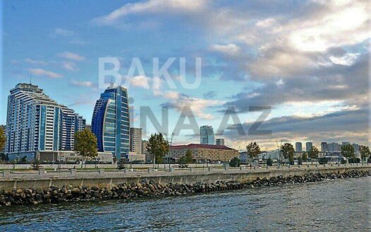 1 Room Old Apartment for Sale in Baku