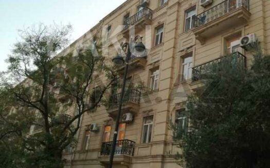 2 Rooms Old Apartment for Sale in Baku