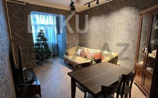 3 Room Old Apartment for Sale in Baku