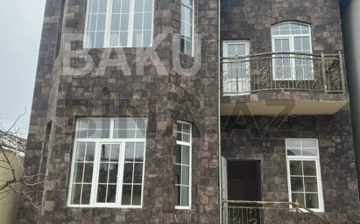 6 Room House / Villa for Sale in Baku