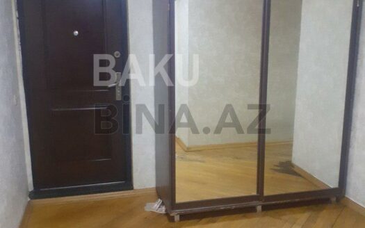 3 Room Old Apartment for Sale in Baku