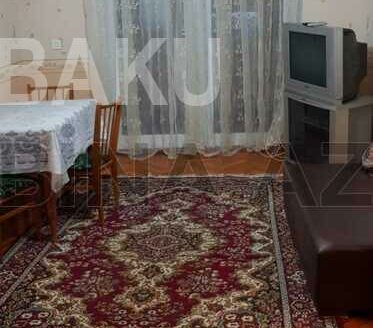 3 Room Old Apartment for Sale in Baku