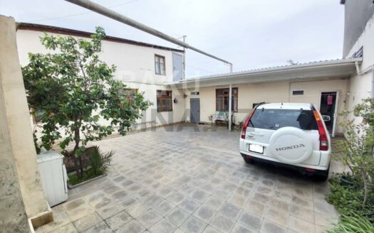 5 Room House / Villa for Sale in Baku