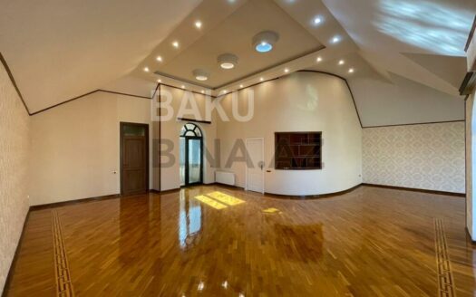 7 Room House / Villa for Sale in Baku