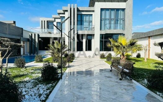 5 Room House / Villa for Sale in Baku