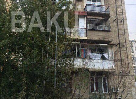 2 Rooms Old Apartment for Sale in Baku