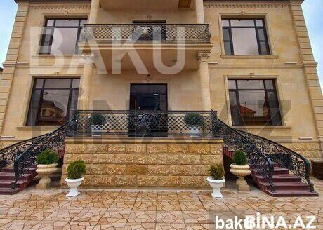 9 Room House / Villa for Sale in Baku