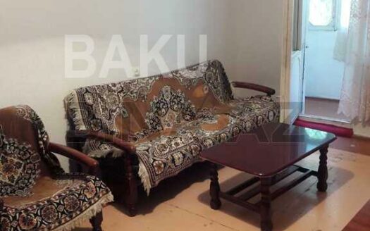 3 Room Old Apartment for Sale in Baku