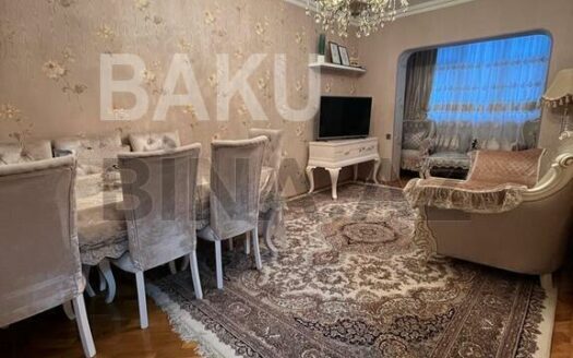 3 Room Old Apartment for Sale in Baku