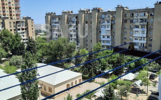 3 Room Old Apartment for Sale in Baku