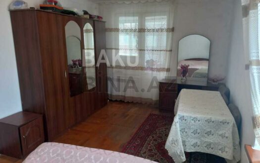 1 Room Old Apartment for Sale in Baku