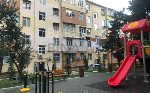 3 Room Old Apartment for Sale in Baku