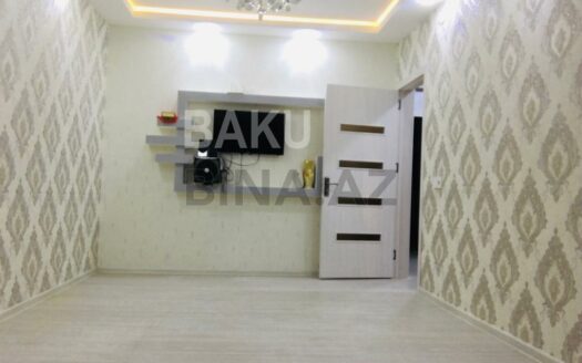 3 Room Old Apartment for Sale in Baku