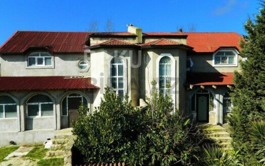 8 Room House / Villa for Sale in Baku