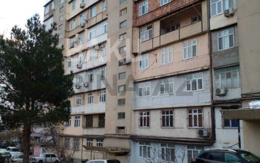 3 Room Old Apartment for Sale in Baku