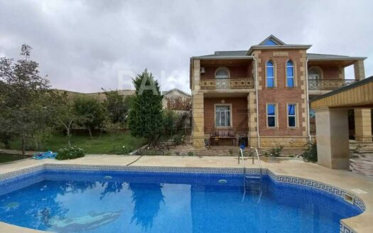 7 Room House / Villa for Sale in Baku