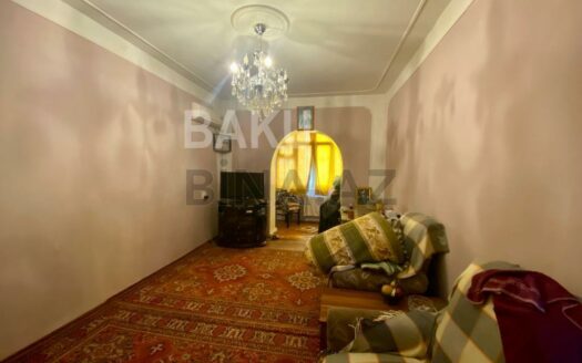 2 Rooms Old Apartment for Sale in Baku