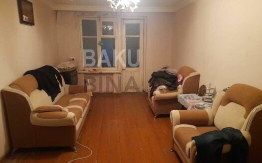 3 Room Old Apartment for Sale in Baku