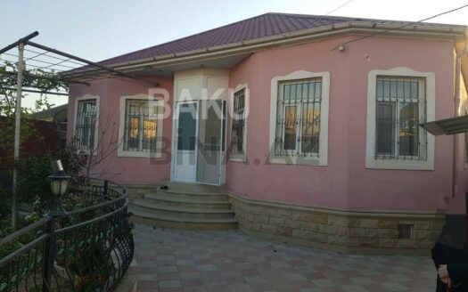 4 Room House / Villa for Sale in Baku