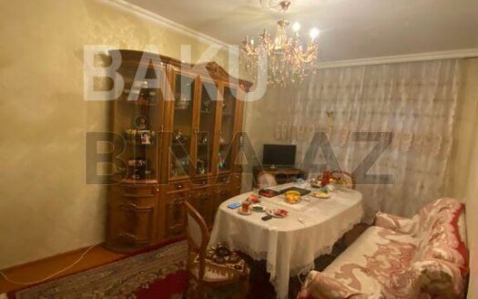 3 Room Old Apartment for Sale in Baku