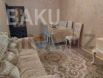 3 Room Old Apartment for Sale in Baku