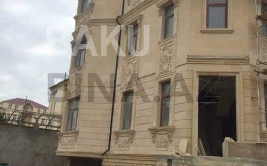 12-Room House / Villa for Sale in Baku