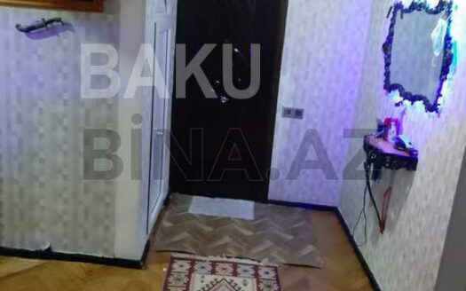 3 Room Old Apartment for Sale in Baku