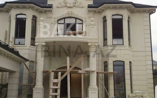 7 Room House / Villa for Sale in Baku