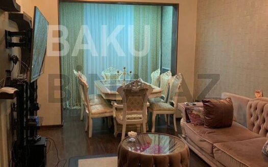 3 Room Old Apartment for Sale in Baku