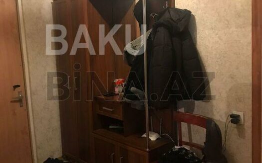 3 Room Old Apartment for Sale in Baku