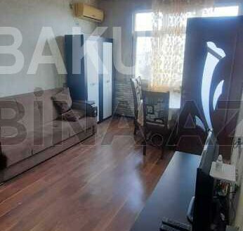 2 Rooms Old Apartment for Sale in Baku