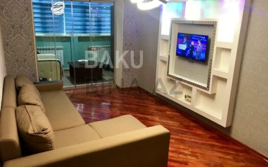 2 Rooms Old Apartment for Sale in Baku