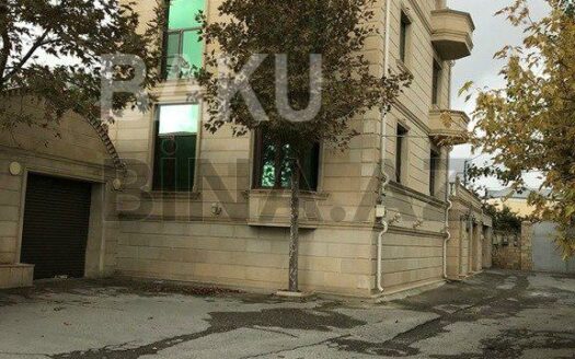 4 Room House / Villa for Sale in Baku