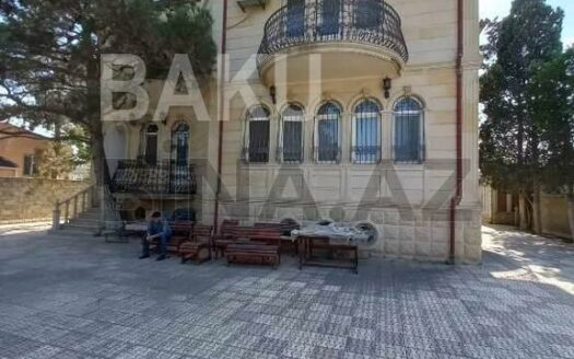 6 Room House / Villa for Sale in Baku